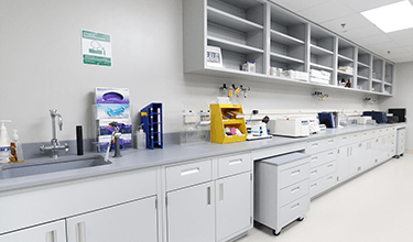 lab casework with upper open shelves single bracket