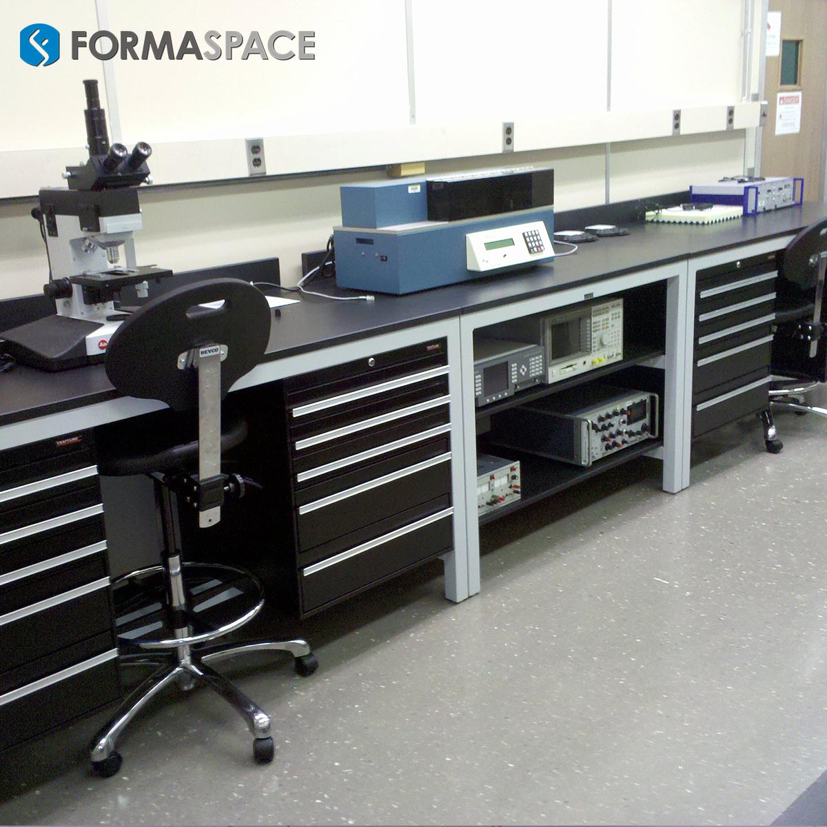 Sample Processing Lab Bench with Tool Drawers Formaspace